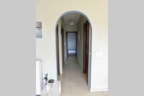 Alexi?s Apartment. 1 Minute Walk To The Beach.