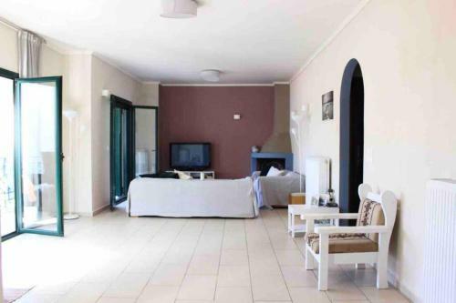 Alexi?s Apartment. 1 Minute Walk To The Beach.