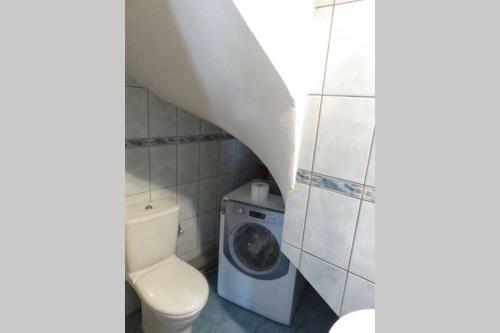 Alexi?s Apartment. 1 Minute Walk To The Beach.