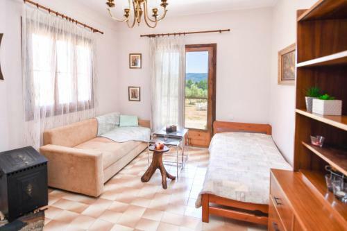 Vast Emerald, The Only House In Kavourotrypes
