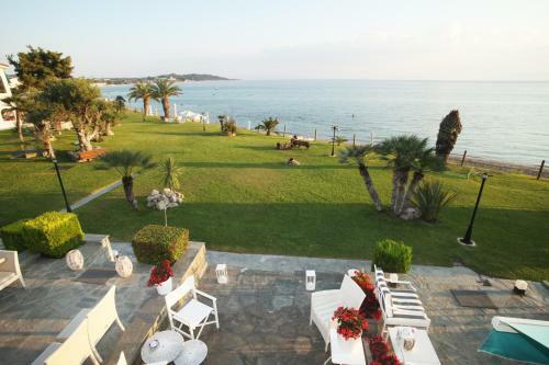 Luxurious Beachfront Family House