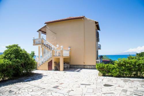 Ntoriseveline Beach House