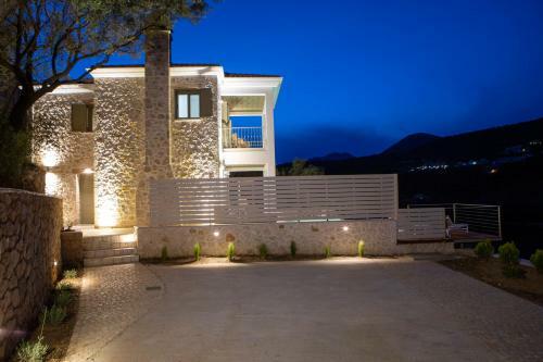 Villa Anthelia-idyllic View And Private Access To The Sea