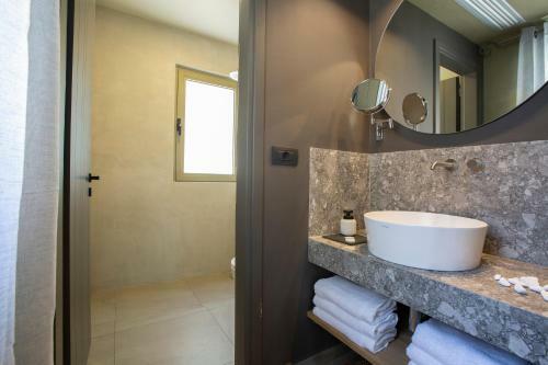 Villa Anthelia-idyllic View And Private Access To The Sea