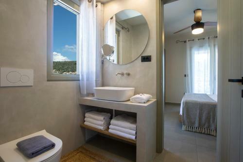 Villa Anthelia-idyllic View And Private Access To The Sea