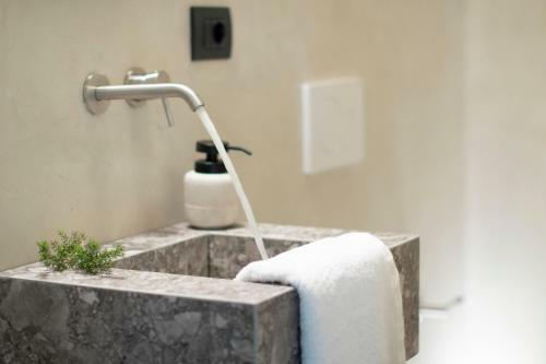 Villa Elanthy-new Luxury Villa With Private Sea Access