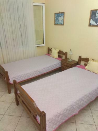 Leoni Apartment