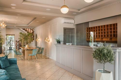 Makis Hotel