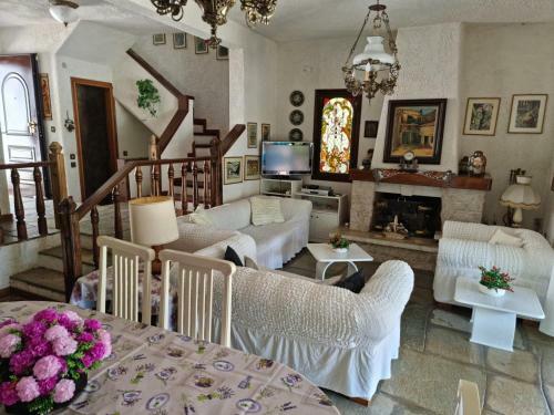Beachfront Villa 100m From Sea For Up To 10 Guests