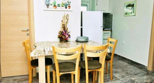 Cristi Apartments