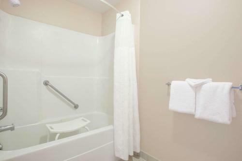 Hotel Ramada Limited 100 Mile House - Standard Cb
