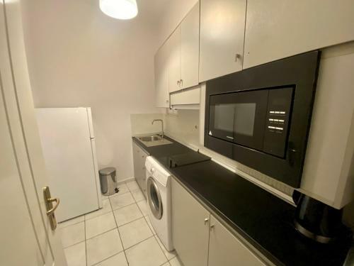 Le Chris Central Apartments