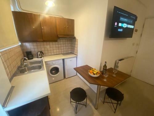 Le Chris Central Apartments