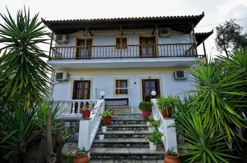 Hostal Panagou Studios