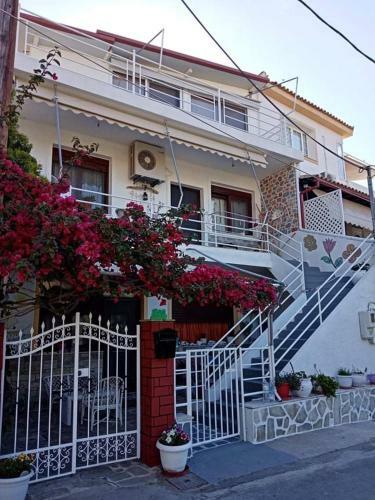 Apartamento Mamaroula Entire Flat ,30m From The Beach.
