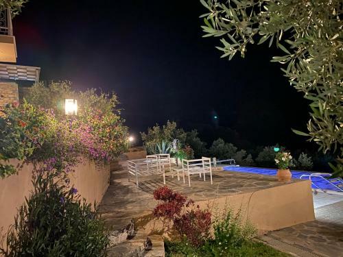 Luxury Villa + Guest House Couchers de Soleil Mer