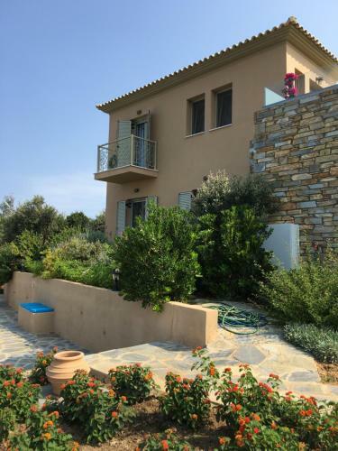 Luxury Villa + Guest House Couchers de Soleil Mer