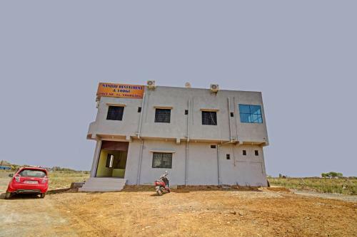 Hotel Oyo 88278 Manjiri Restaurant & Lodging