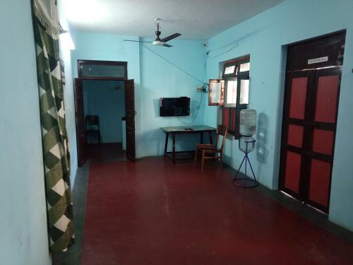Hostal Room In Guest Room - Room For Un Married Couples