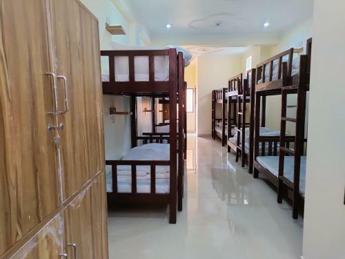 Tatsat Hostel Tapovan