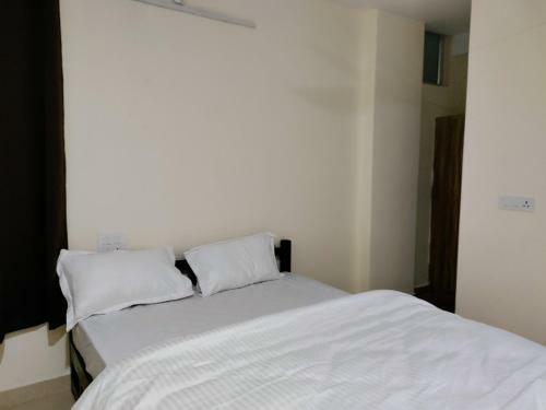 Tatsat Hostel Tapovan