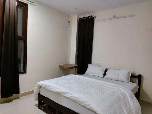 Tatsat Hostel Tapovan