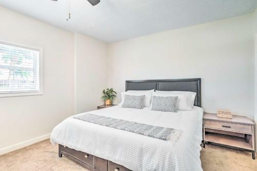 Canalfront Family Home With Boat Dock And Games!