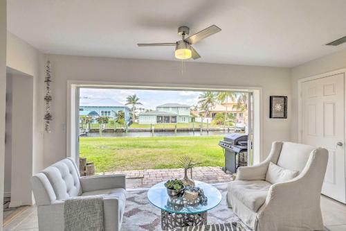 Canalfront Family Home With Boat Dock And Games!