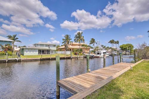 Canalfront Family Home With Boat Dock And Games!