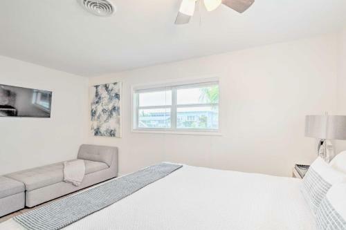 Canalfront Family Home With Boat Dock And Games!