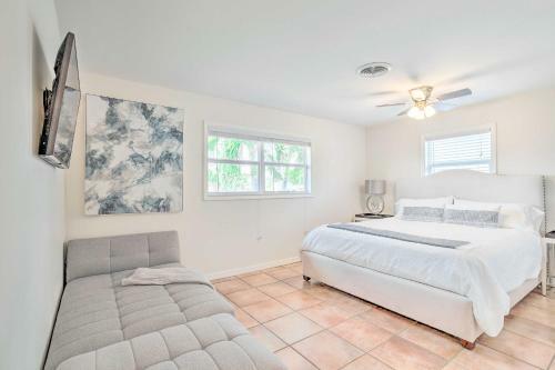 Canalfront Family Home With Boat Dock And Games!