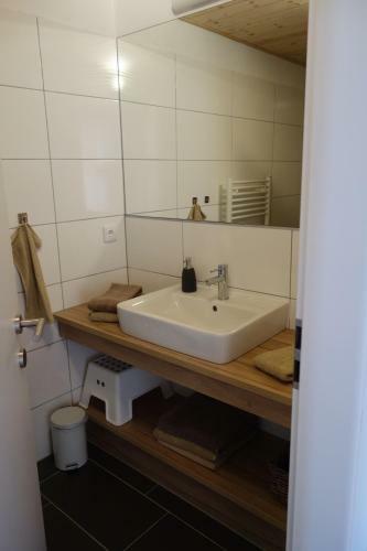 Apartamento Traumhafter Seeblick: Ferienwohnung "am Atoll"