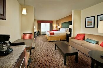 Holiday Inn Express Hotel And Suites Pearsall