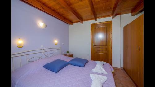 Villa Dimosthenis 4 Bedrooms With Private Pool