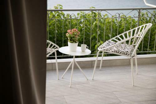 Irida's Sea Front Apartment With Astonishing View
