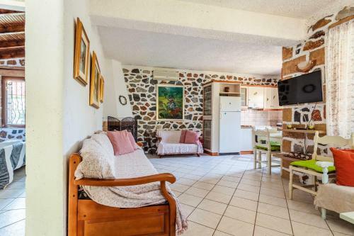 Stoupa Garden Retreat - Comfy Summer Escape