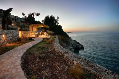 Villa Dinos