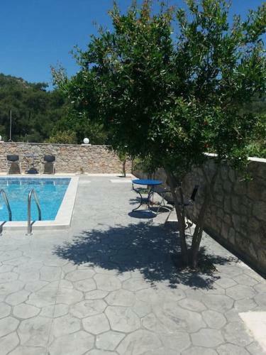 Greek Style Ground Floor Apartment & Pool