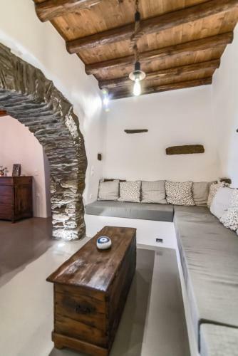 Triantaros Familly House