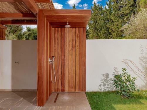 Oresteia Executive Villa, A Flamboyant Retreat