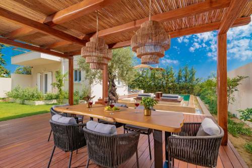 Oresteia Executive Villa, A Flamboyant Retreat