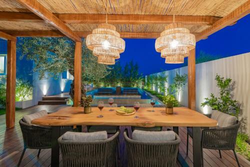 Oresteia Executive Villa, A Flamboyant Retreat