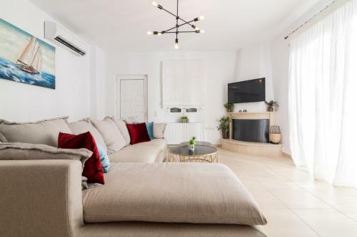 Oresteia Executive Villa, A Flamboyant Retreat