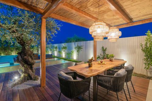 Oresteia Executive Villa, A Flamboyant Retreat
