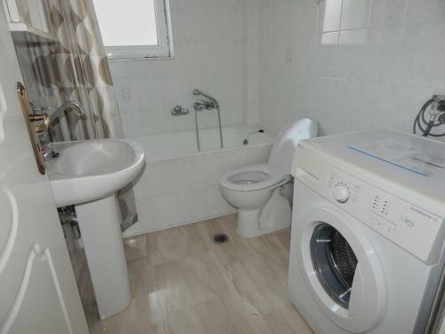 Cozy Apartment For 2-5 People-center Tripoli 1