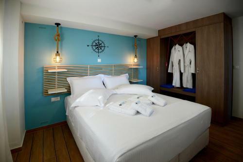 Deck2 Syros Premium Apartments