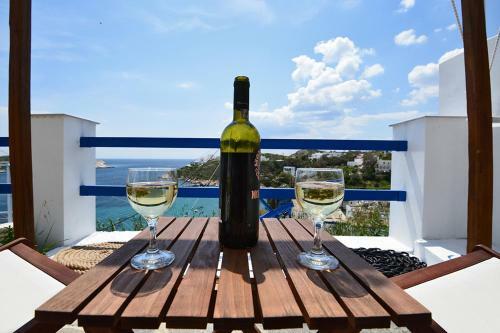 Deck2 Syros Premium Apartments