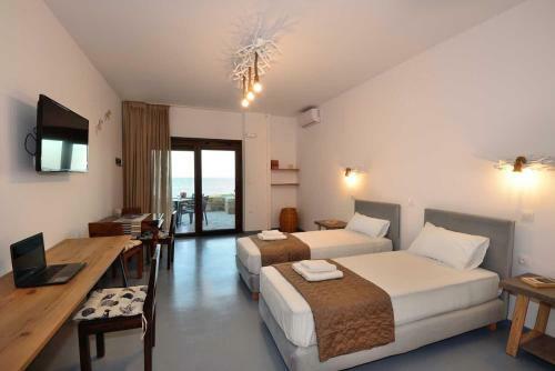 Lalari Beach Suites