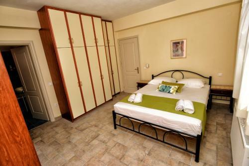 Viros Holiday House
