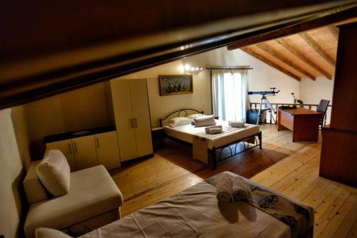 Viros Holiday House